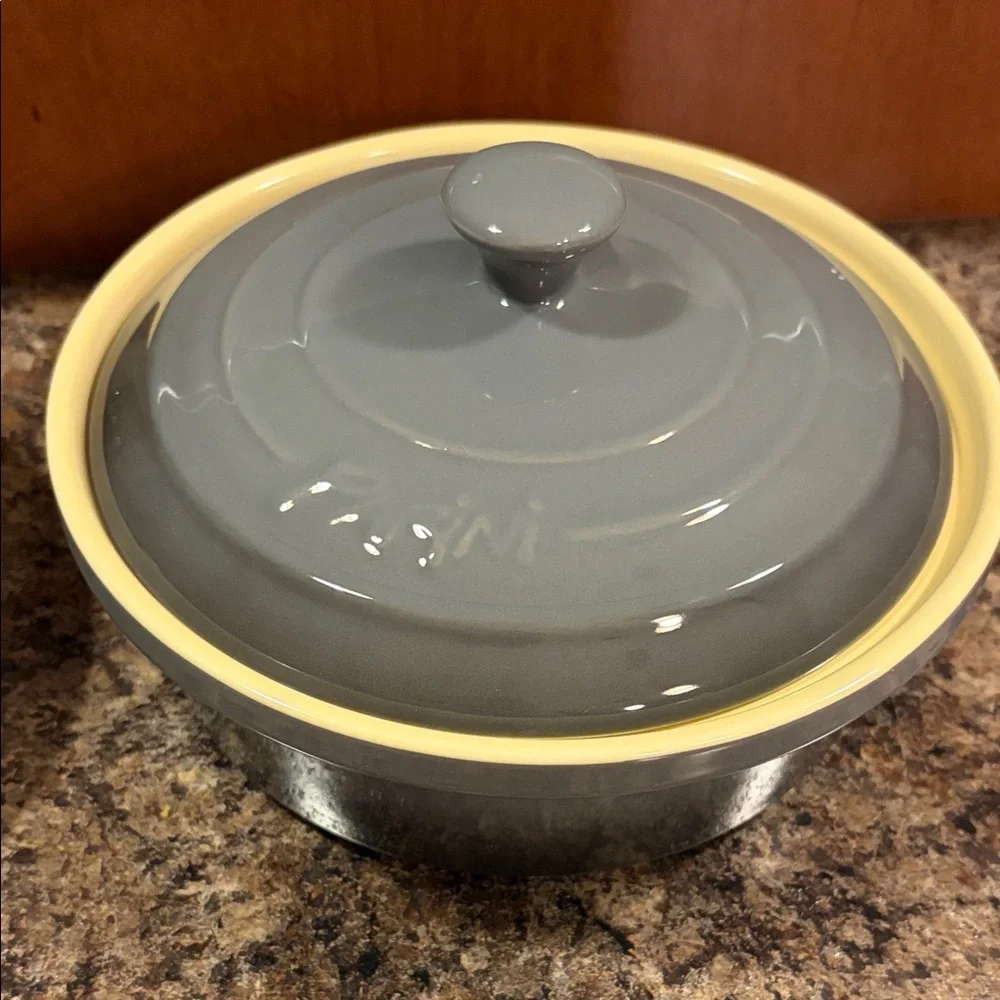 NWT PARINI 2 PC STONEWARE SERVING DISHES, WHITE AND GRAY, WITH LIDS